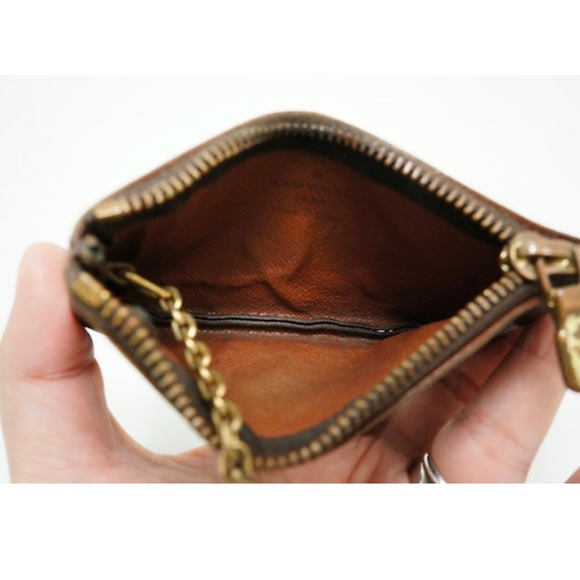 Louis Vuitton Monogram Key Pouch✨ - Picture 8 of 14